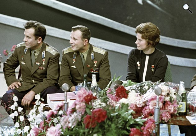 Szovjet asztronauták, hősök - Pavel Popovics, Jurij Gagarin és Valentina Tereshkova, 1964. január 1. (Fotó: Khalip/Яков Халип/RIA Novosti)