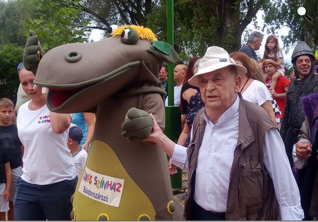 Süsü a sárkány hangja: Bodrogi Gyula színmüvész a IX. Sárkányfesztiválon, 2019 (Fotó: dr. Korom János/Flickr)