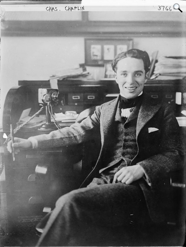 Charlie Chaplin (1889-1977) színész, rendező, forgatókönyvíró New Yorkban, 1916 (Fotó: Wikimedia)