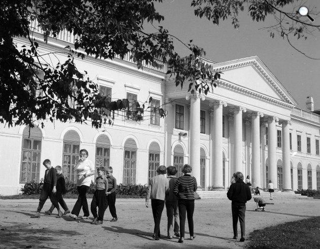 Ybl Miklós tervezte Károlyi-kastély, Gyermekváros Fóton, 1965(Fotó: Fortepan/Gábor Viktor)