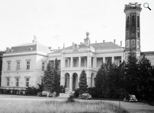 Károlyi-kastély Füzérradványon - A 16. századi eredetű Károlyi-kastélyt Ybl Miklós tervei alapján építették át romantikus-eklektikus stílusban, 1940 (Fotó: Fortepan/Gyöngyi)