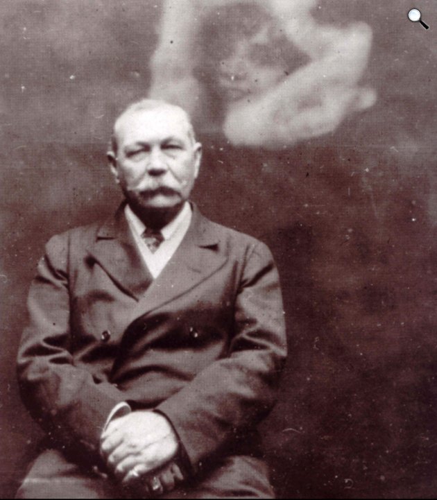 Sir Arthur Conan Doyle (1859-1930) skót író, 1922 (Fotó: Ada Deane/Wikimedia)