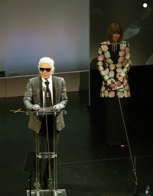 Karl Lagerfeld (1933-2019) német divattervező, kreatív igazgató és a BFA díj átadója, Anna Wintour, 2015 (Fotó: Walterlan Papetti)