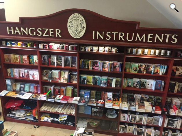 Rózsavölgyi Zeneműbolt a Szervita téren, Budapest (Fotó: Facebook@Rózsavölgyi Zeneműbolt)