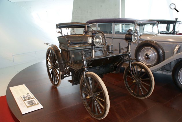 A Daimler Schroedter-Wagen a Daimler-Motoren-Gesellschaft német autógyártó első, 1892-es autóját az 1892-es gyártmányt I. Hasszán marokkói királynak adták el (Fotó: Flick/Wikimedia)