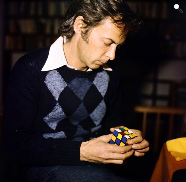 Rubik Ernő, a Rubik-kocka (bűvös kocka) feltalálója, 1980 (Fotó. Fortepan/Szalay Béla)