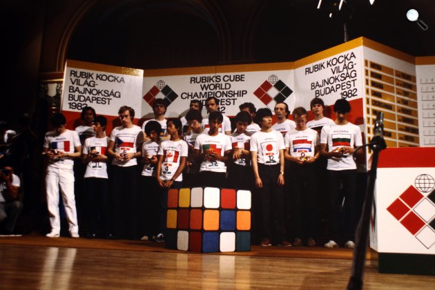 Rubik-kocka kirakó világbajnokság Budapesten, 1982 (Fotó: Fortepan/Gábor Viktor)