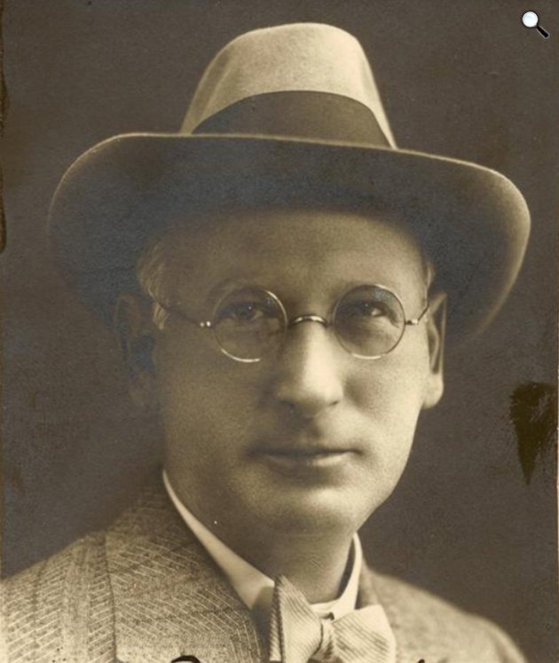 Tábori Kornél (1879-1944) író, publicista, szociofotós, 1930 (Fotó: MNM/europeana.eu)