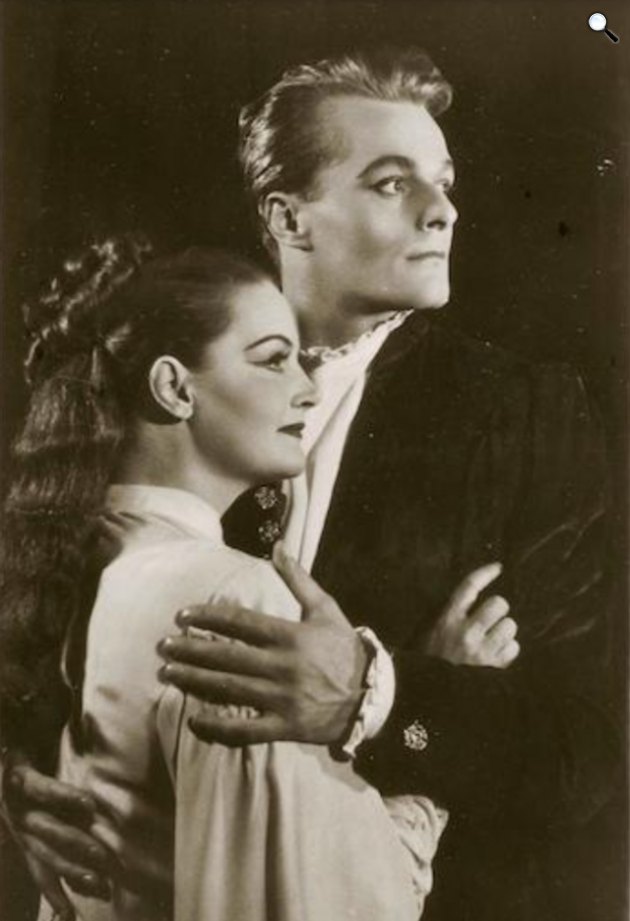 Rómeo és Júlia c. darabban - Tolnay Klári és Darvas Iván, 1955 (Fotó: MNM/europeana.eu)