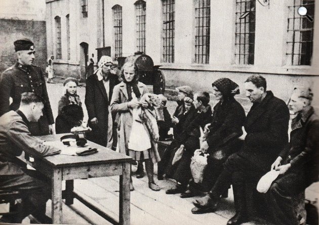 2. világháború - A németek által megszállt lódź-i német náci tábor, Lengyelország, 1939 (Fotó: Roman Hrabar, Zofia Tokarz, Jacek E. Wilczur, Czas niewoli, czas śmierci, Interpress, Warszawa, 1979)