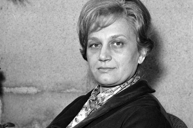 Nemes Nagy Ágnes (1922-1992), költő, író otthonában, 1965, részlet (Fotó: Fortepan/Hunyady József)