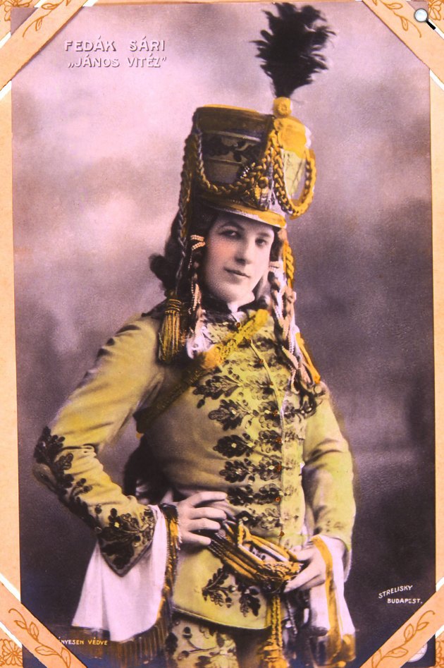 Fedák Sári (1879-1955) Kacsóh Pongrác János vitéz című daljátékának címszerepében (Fotó: Sterlisky/OSZK)