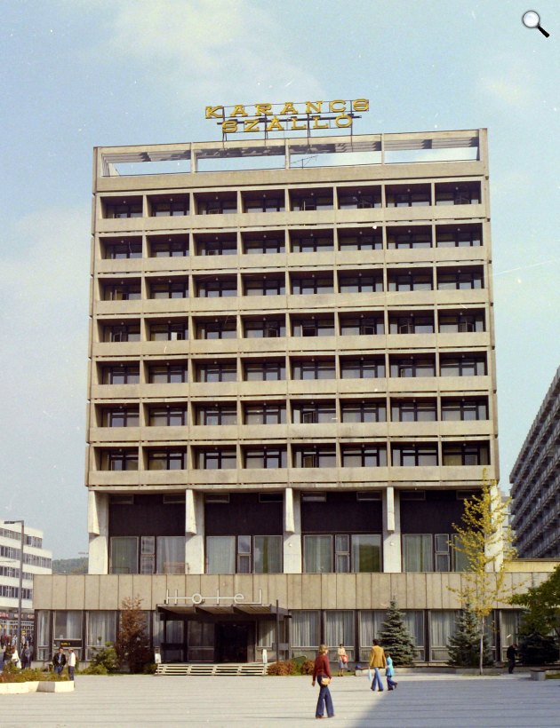 A városi hotelek közül alighanem a salgótarjáni Karancs Szálló a legikonikusabb, 1982 (Fotó: Fortepan/Schuller Judit)