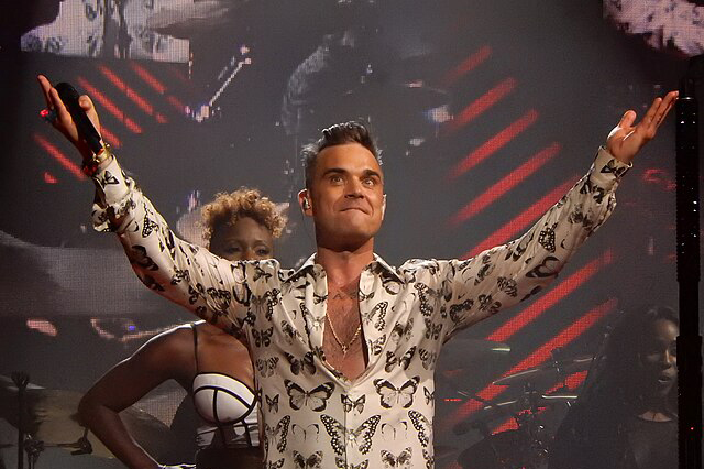 Robbie Williams brit énekes az Apple Music Festivalon, Roundhouse, London, 2016 (Fotó: Drew de F Fawkes/Wikimedia)
