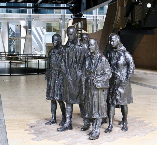 George Segal: Rush Hour szoborcsoport a Finsbury Avenue Square-n, London, 1987 (Fotó: Flickr)