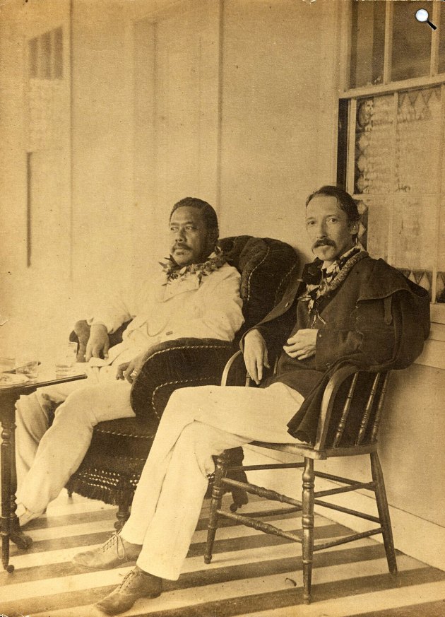 David Kalākaua hawaii király és Robert Louis Stevenson skót regényíró, esszéista, költő Hawaiin, 1889 (Fotó: Hawaii State Archives/Wikimedia)