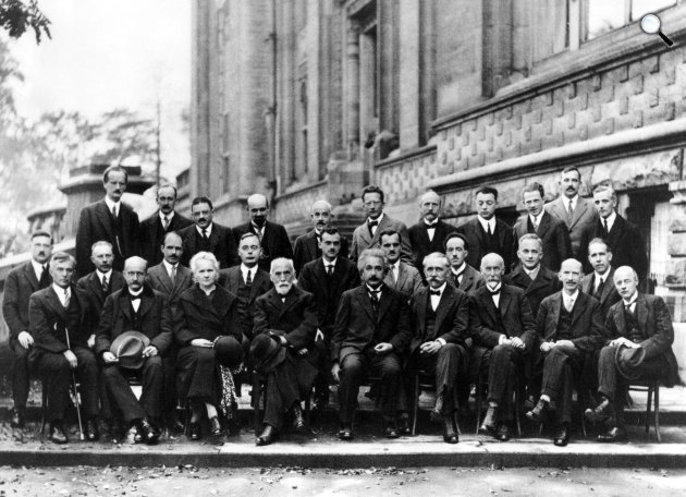 A világ lehíresebb tudósai az Újonnan kifejlesztett kvantumelmélet témájú Solvay-Konferencián, 1927 (Fotó: Wikimedia)