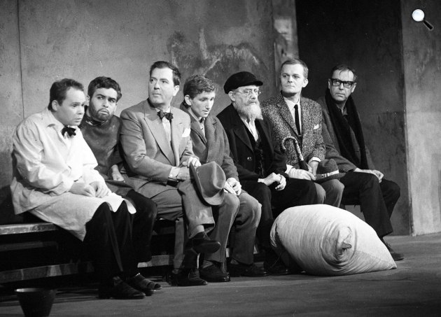 Arthur Miller: Közjáték Vichyben - Harkányi Endre, Latinovits Zoltán, Benkő Gyula, Kern András, Pethes Sándor, Darvas Iván, Várkonyi Zoltán színművészek, Vígszínház, 1965 (Fotó: Fortepan/Kotnyek Antal)