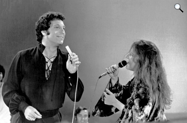 Janis Joplin és Tom Jones egy televíziós fellépésen, 1969 (Fotó: ABC Television/Wikimedia)