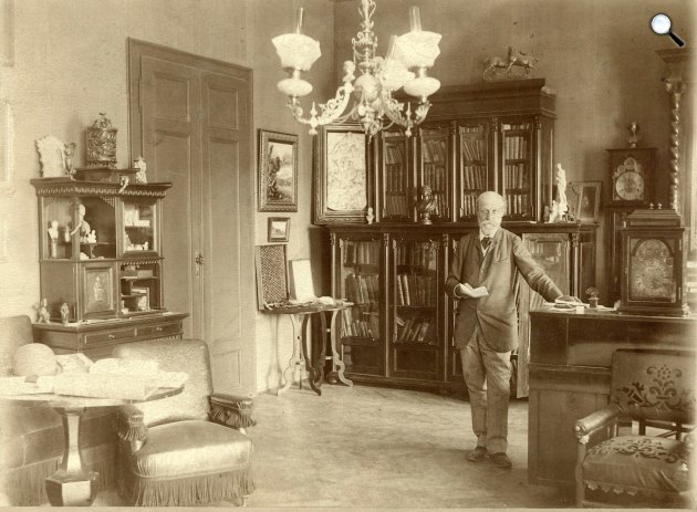 Jókai Mór (1825-1904) író, újságíró, honatya, író a dolgozószobájában, 1892 (Fotó: Erdélyi Mór/PIM)