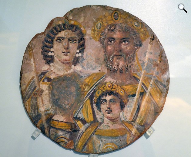 Severan Tondo: Septimius Severus római császár és családja látható: balra felesége, Julia Domna, előttük fiaik: Geta és Caracalla, 199-201 körül (Fotó: Antikensammlung Berlin Following Hadrian/Flickr)