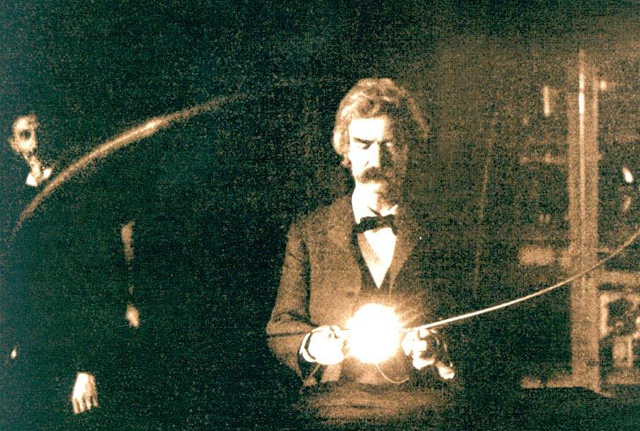 Mark Twain (1835-1910) író, humorista Nicola Tesla laborjában, 1894 (Fotó: Century Magazine/@Alfio/Wikimedia)