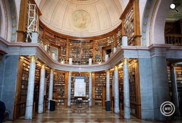 Pannonhalmi Főapátsági Könyvtár klasszicista stílusú teremkönyvtár, 2025 (Fotó: MTI/Krizsán Csaba)