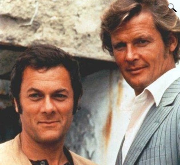 Minden lében két kanál - Tony Curtis és Roger Moore (Fotó: Port.hu)