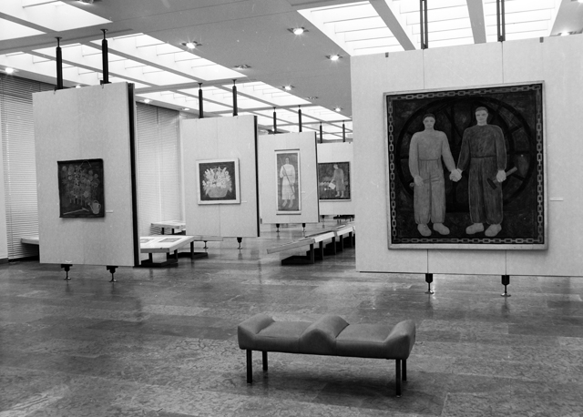 Ferenczy Noémi gobelinművész, festőművész, életműkiállítása a Magyar Nemzeti Galériában, 1980 (Fotó: Fortepan/Magyar Nemzeti Galéria/Adattári Gyűjtemény)