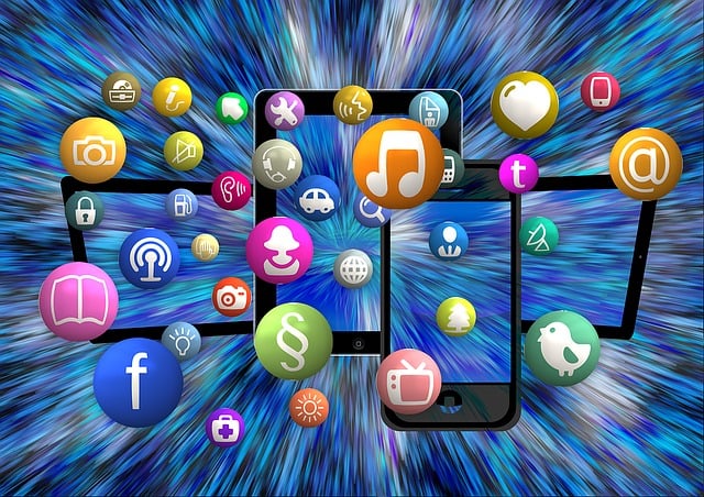 Közösségi csatornák - social media, YouTube, Facebook, Instagram, Spotify (Fotó: Pixabay)
