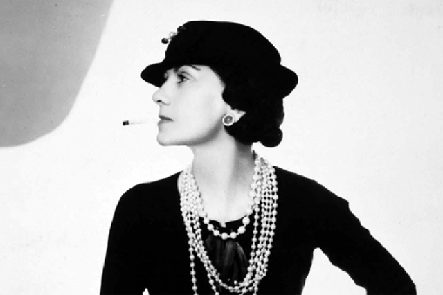 Coco Chanel (1883-1971) divattervező, 1932 (Fotó: Man Ray/Wikimedia Commons 4.0 International Licence))