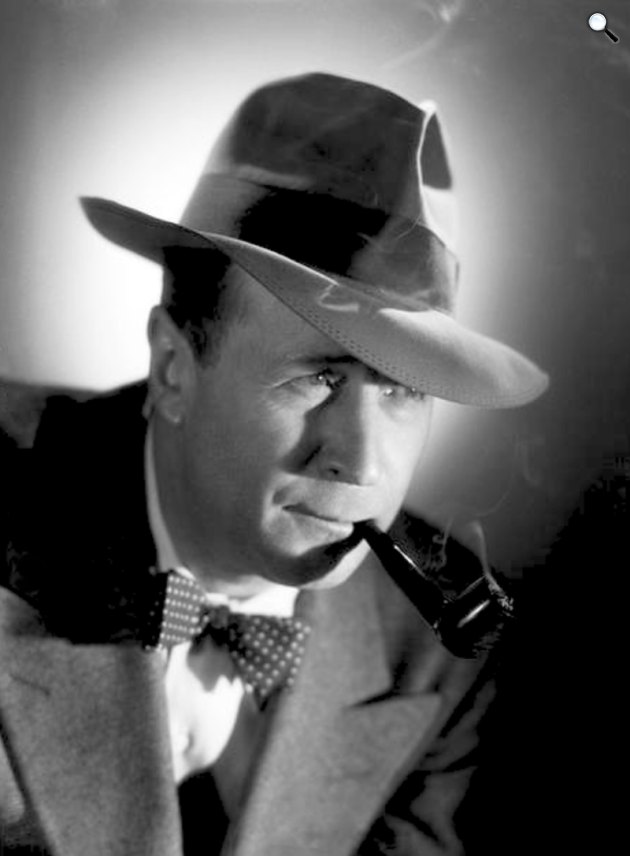 Georges Simenon író, Maigret felügyelő atyja, 1952 (Fotó: Harcourt Stúdió)