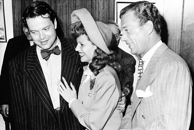 Címlaplány forgatása során Orson Welles és Rita Hayworth esküvője, melyen Joseph Cotten is részt vett, Santa Monicában, Kaliforniában, 1943 (Fotó: Wikimedia)