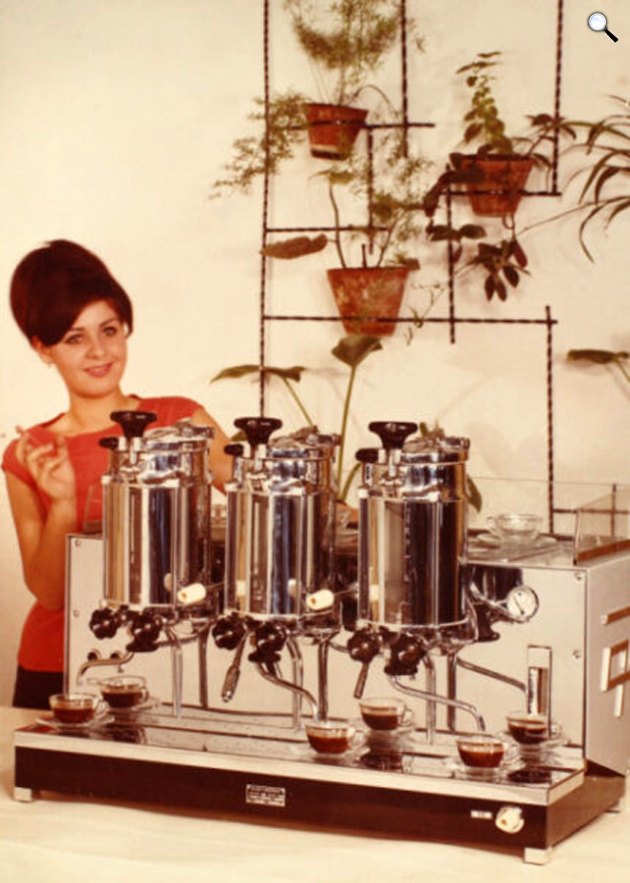 Kávéfőző gépek a 20. században (Fotó: Wikimedia)