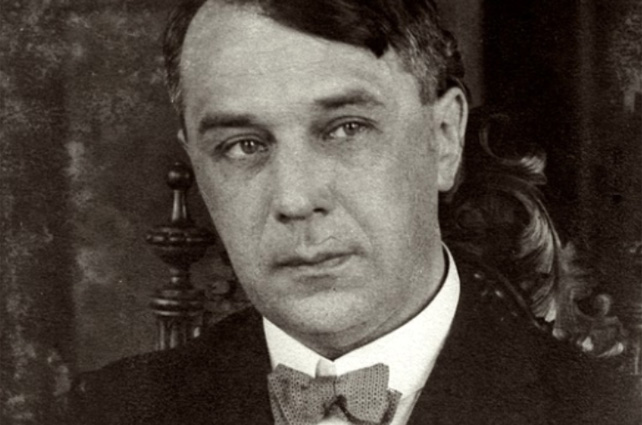 Kosztolányi Dezső (1885-1936) költő, író, műfordító, 1930-as évek, részlet (Fotó: PIM/europeana.eu)