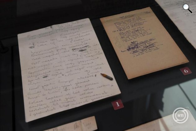Ady Endre Elbocsátó szép üzenet című versének kézirata az Magyar Tudományos Akadémia (MTA) székházában (Fotó: MTI/Kovács Attila)