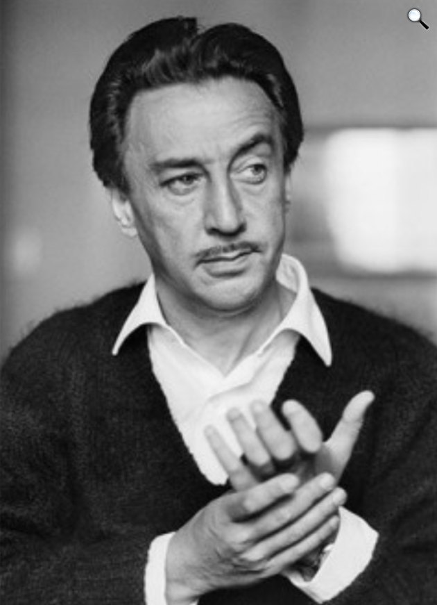 Romain Gary (1914-1980) litvániai zsidó származású francia regényíró, filmrendező, második világháborús pilóta, fordító, 1961 (Fotó: Sam Shaw/Shaw Family Archives)