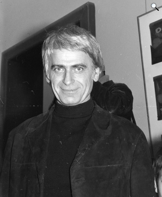 Mészöly Miklós (1921-2001) író, drámaíró a Műcsarnokban, 1972 (Fotó: Fortepan/Gara család)