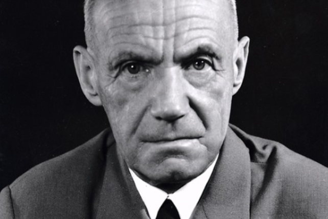 Tamkó Sirató Károly (1905-1980) József Attila-díjas magyar költő, művészetfilozófus, műfordító, 1976 (Fotó: PIM/europeana.eu)