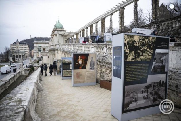 árkapitányság Elnyomástól szabadságig - a Gellért-hegyi Citadella története című szabadtéri kiállítás a Várkert Bazárban, 2026 (Fotó: MTI/Bodnár Boglárka)