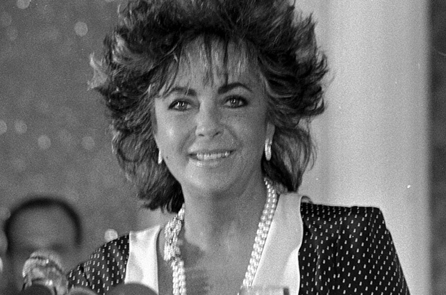 Elizabeth Taylor (1932-2011) kétszeres Oscar-díjas színésznő a Deauville Filmfesztiválon, Franciaország, 1985 (Fotó: Wikimedia/Roland Godefroy)