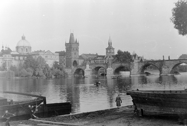 A híres Károly híd, Prága, Csehország, 1955 (Fotó: Fortepan/Szent-tamási Mihály)