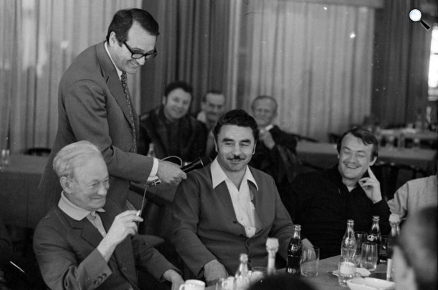 Adler Zsigmond edző, Papp László háromszoros olimpiai bajnok, profi Európa bajnok ökölvívó, Orbán László ökölvívó, mögöttük Szepesi György riporter a Sportvilág c. rádióműsorban, 1978 (Fotó: Fortepan/Szalay Zoltán