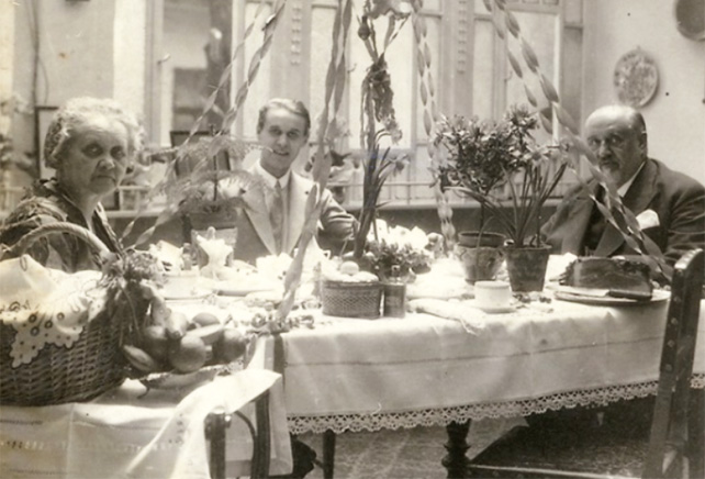 Márai Sándor író és szülei: Grosschmid Gézáné és Grosschmid Géza, 1930, részlet (Fotó: Europeana.eu/PIM)