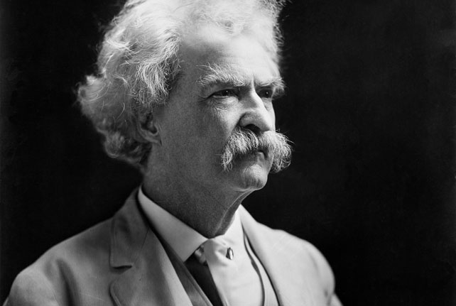 Mark Twain (1835-1910) író, humorista otthonában, 1904 (Fotó: Wikimedia/United States Library of Congress)