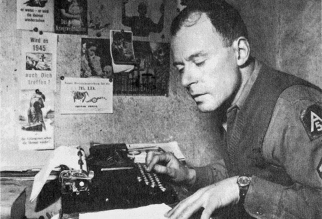 Klaus Mann (1906-1949) homas Mann fia, az 1933 utáni emigráns német irodalom egyik legfontosabb képviselője, 1944 (Fotó: Wikimeida/Handschriftenabteilung der Stadtbibliothek München/United States 5th Army)