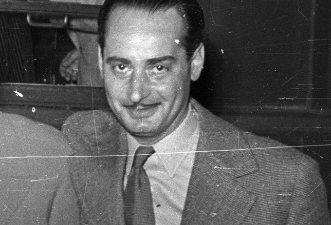 Rodolfo (Gács Rezső) (1911-1987) magyar bűvész, előadó egy előadáson, 1956, részlet (Fotó: Fortepan/Bauer Sándor)
