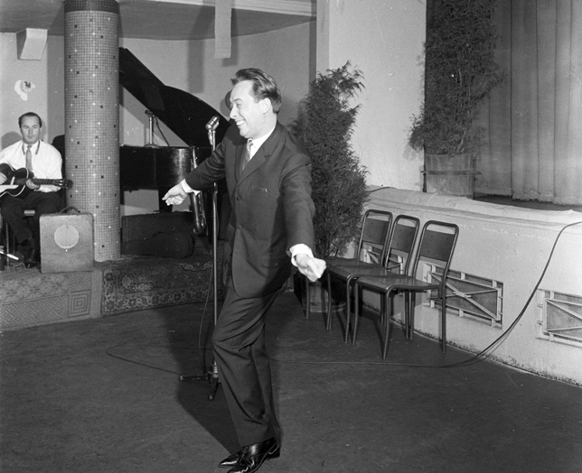 Szuhay Balázs (1935-20019 magyar színész, humorista, parodista, kabarészerző, 1963 (Fotó: Fortepan/Nagy Gyula)