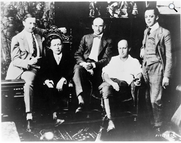 A Famous Players-Lasky Corporation tagjai: Jesse L. Lasky, Adolph Zukor, Samuel Goldwyn, Cecil B. DeMlle és Al Kaufman, 1916 (Fotó: Wikimedia/Library of Congress)