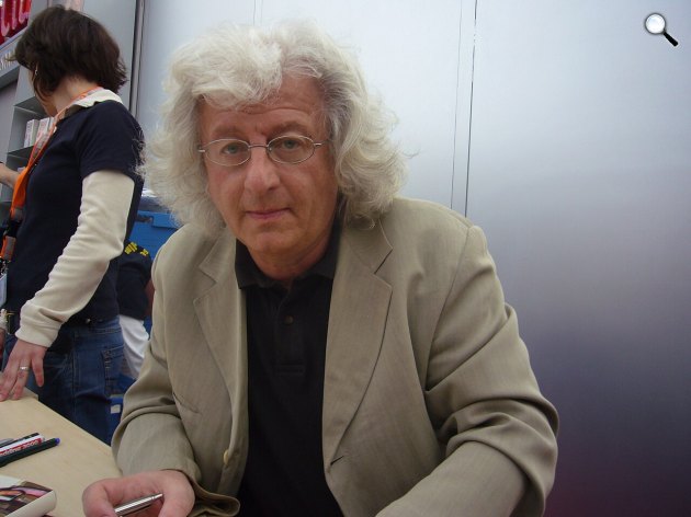Esterházy Péter (1950-2016) Kossuth- és József Attila-díjas magyar író, publicista, 2009 (Fotó: Wikimedia/Flickr/Blaues Sofa)